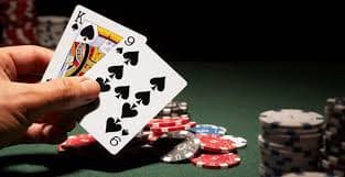 Antarmuka aplikasi sop555 menampilkan pasar taruhan Liga 1 Indonesia dan permainan slot pada layar mobile
